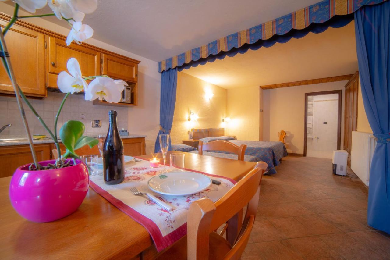 Family Apartments Le Chalet Champoluc Exterior photo