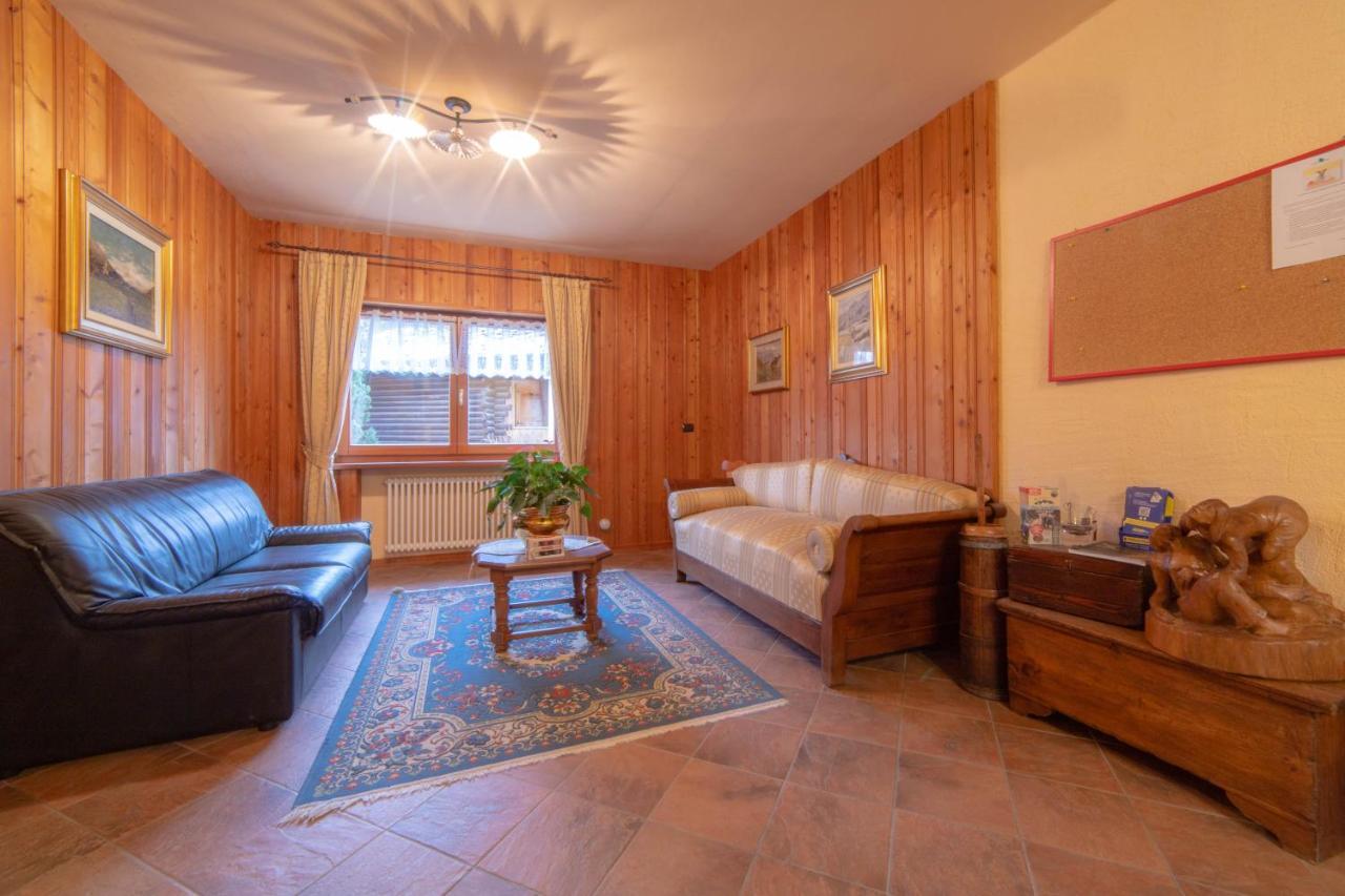 Family Apartments Le Chalet Champoluc Exterior photo