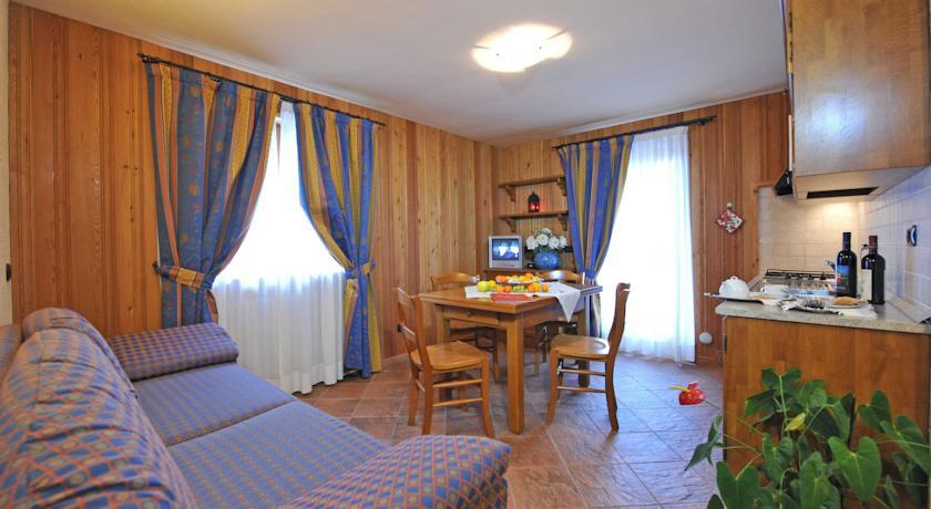 Family Apartments Le Chalet Champoluc Room photo