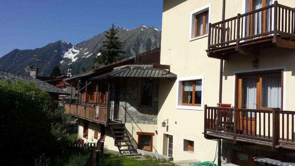 Family Apartments Le Chalet Champoluc Exterior photo