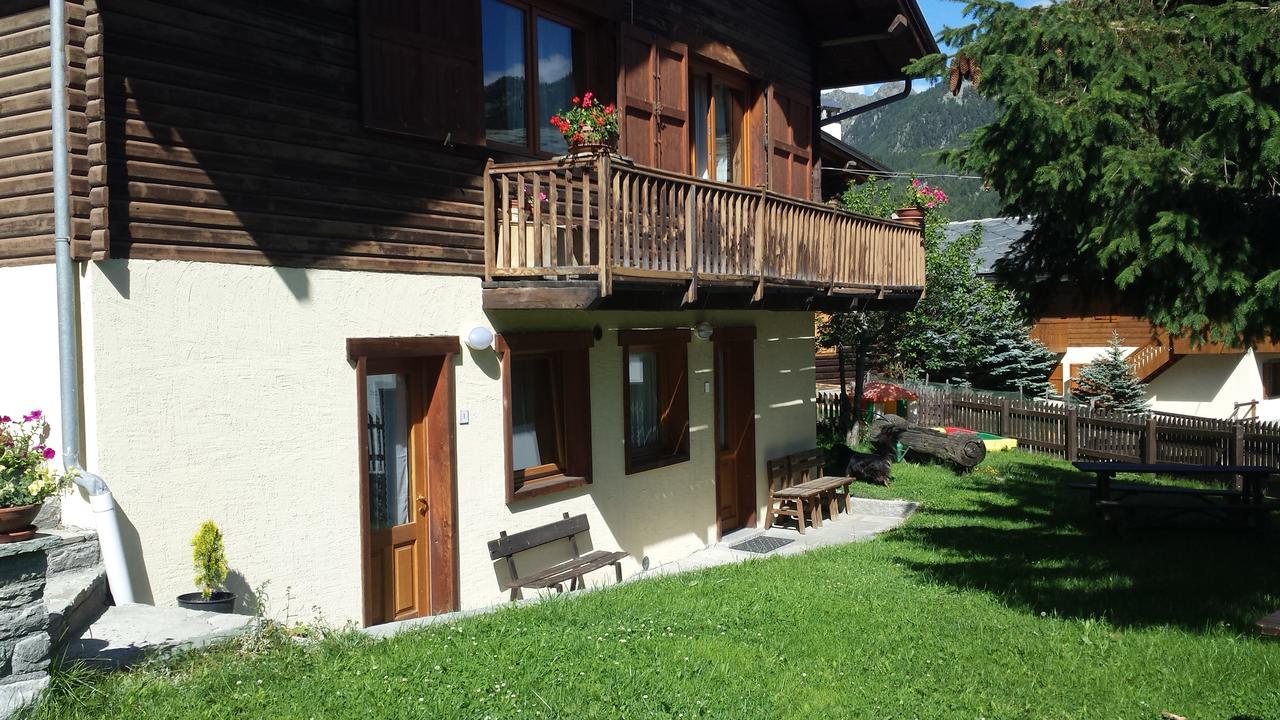 Family Apartments Le Chalet Champoluc Exterior photo