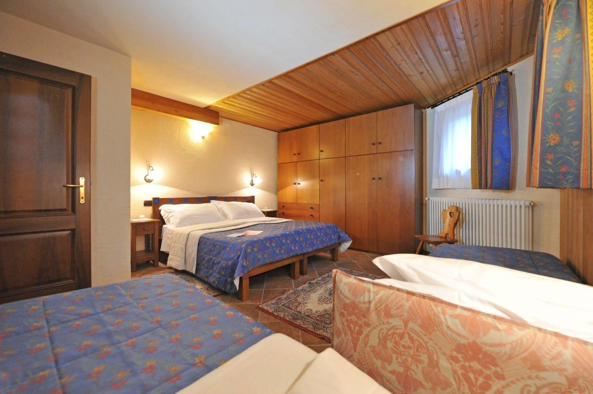 Family Apartments Le Chalet Champoluc Exterior photo